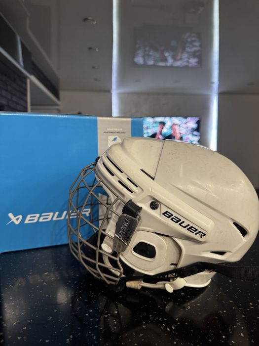 Хоккейный шлем от 4 до 8 лет