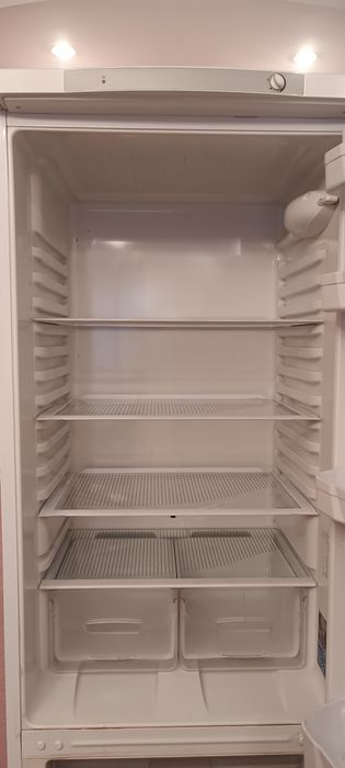 Продаю холодильник Indesit