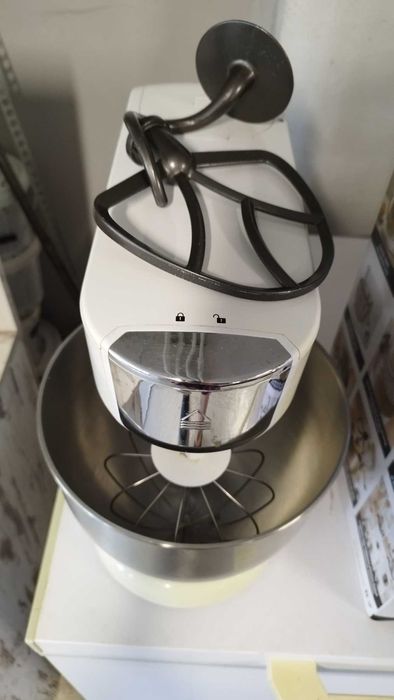 Delimano Kitchen Robot Deluxe с пълен комплект приставки.