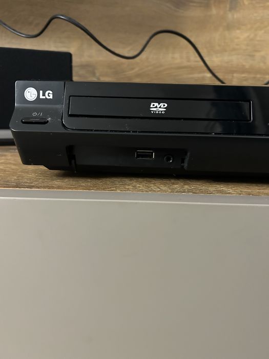 Vând sistem home cinema LG-HT 502