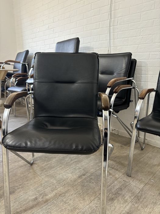 Стулья офисные с ручками