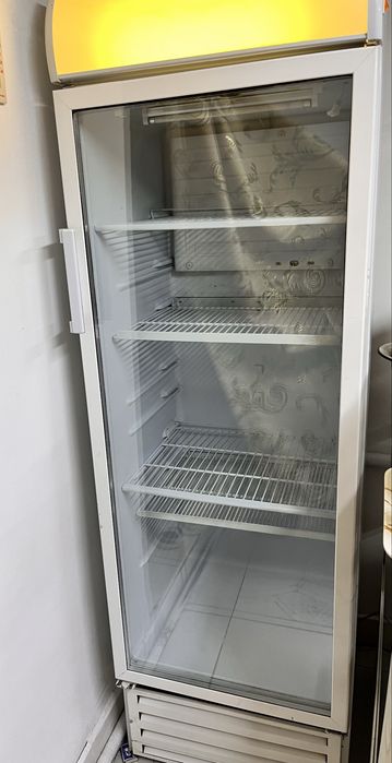 витринный холодильник продам срочно