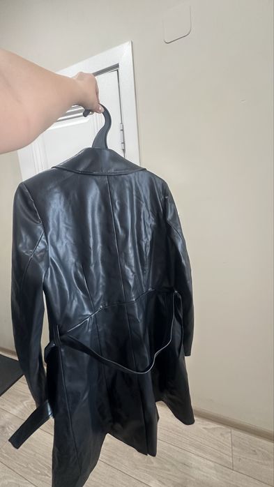 Кожанка белая Stradivarius, размер S-М