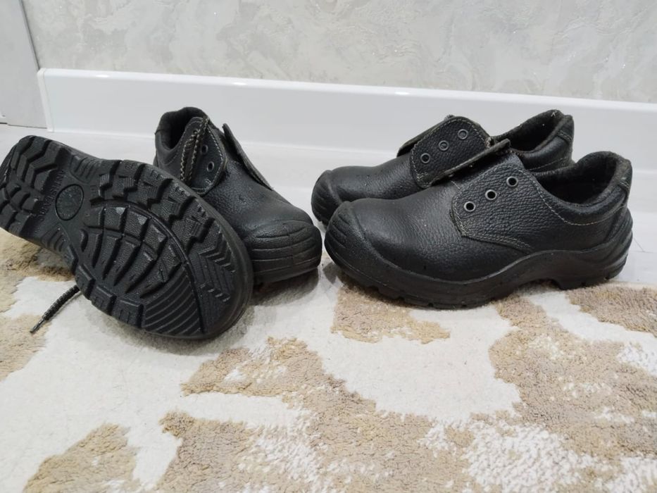 срочно продам осенний ботинку