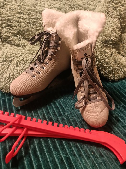 Продаю коньки фигурные