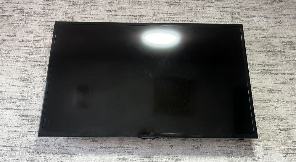 Продам телевизор на запчасти