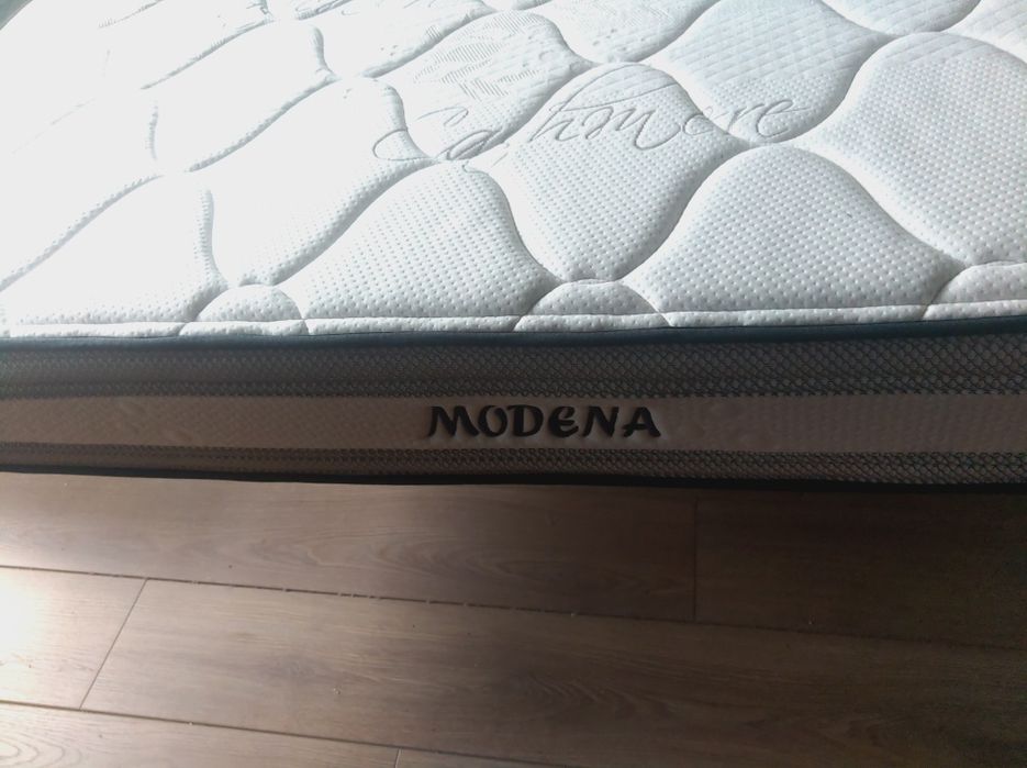 Спалня с двулицев матрак