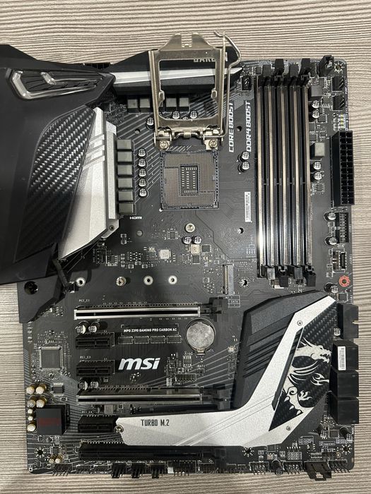Продам MSI MPG Z390 Gaming Pro Carbon AC в отличном состоянии.