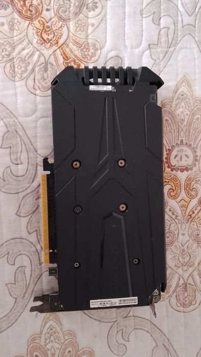 1050 ti 4 gb видеокарта от Gigabyte