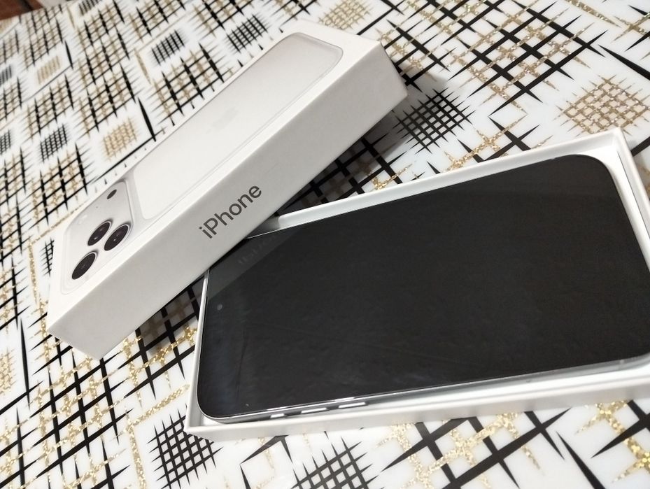 Vând iPhone 17 Pro max fake