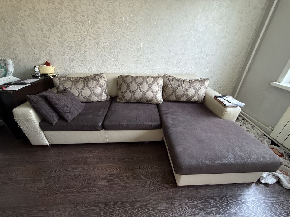 Продам диван размеры 260 на 160