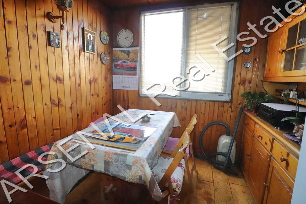 Дава се под наем Четиристаен апартамент в София, Дианабад - 142 кв.м за 747.66 € - Снимка #2