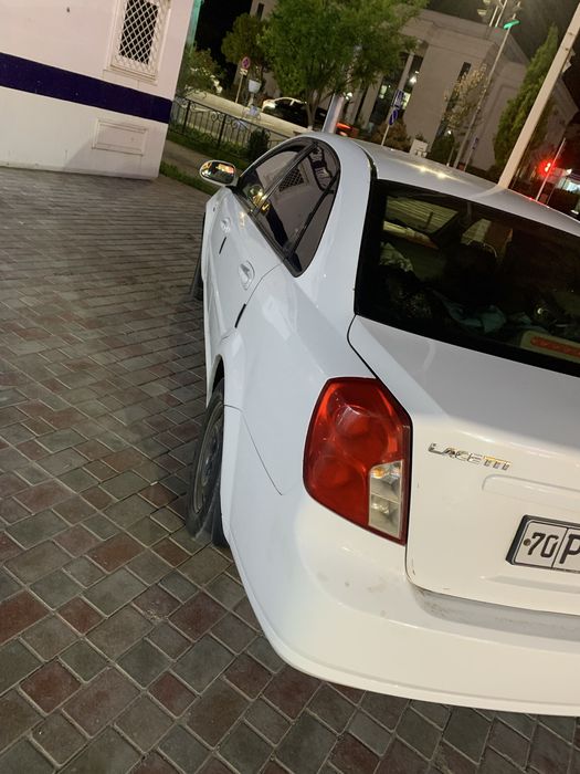 Lasetti 1.8 soatiladi yili 2012