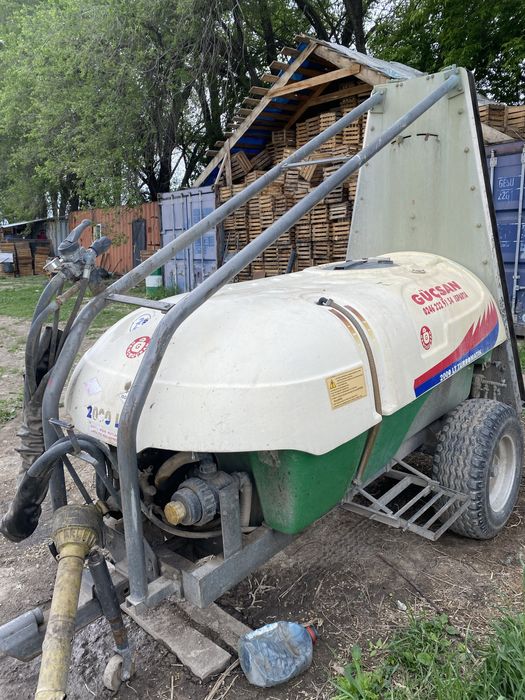 Продам садовый опрыскиватель 2000 литров