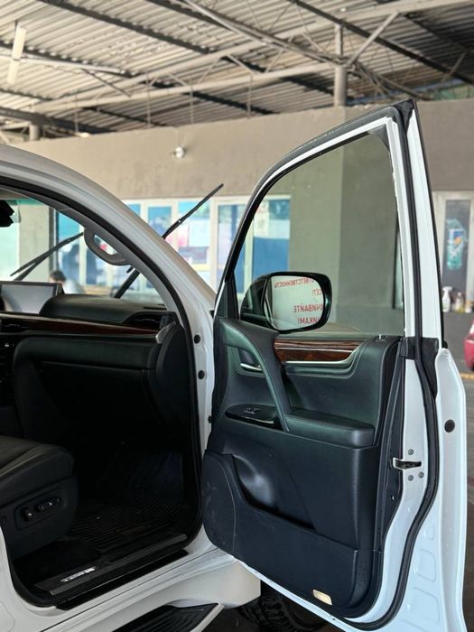 Lexus LX 570 сотилади