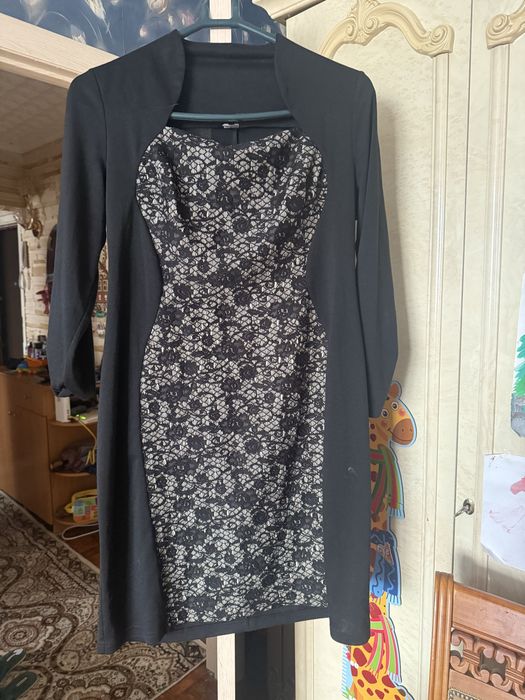 Платья вечерние