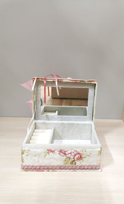 Шкатулка для украшений