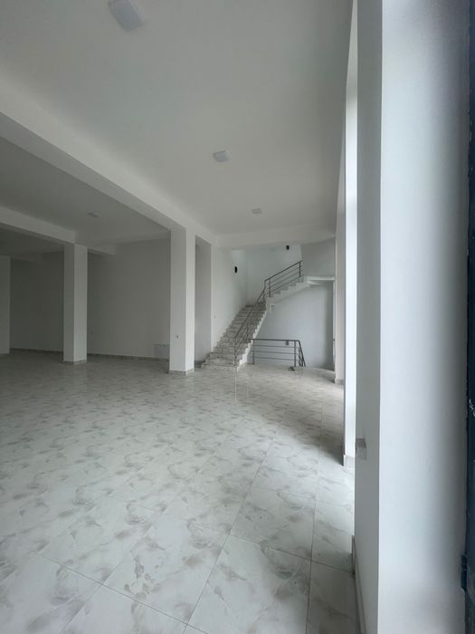 Сдам здание более  1200 кв м 3 этажа в центре города