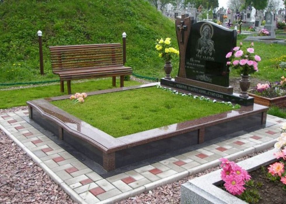 Vând cavouri, cripte, borduri, troițe