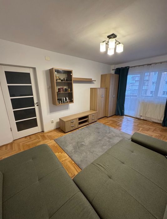 Camera de inchiriat in apartament 3 camere