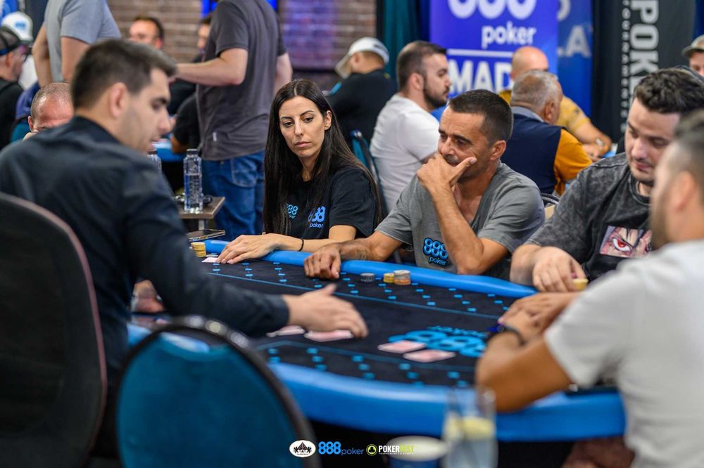 Dealer Poker Profesionist – Poker Night / Evenimente Private