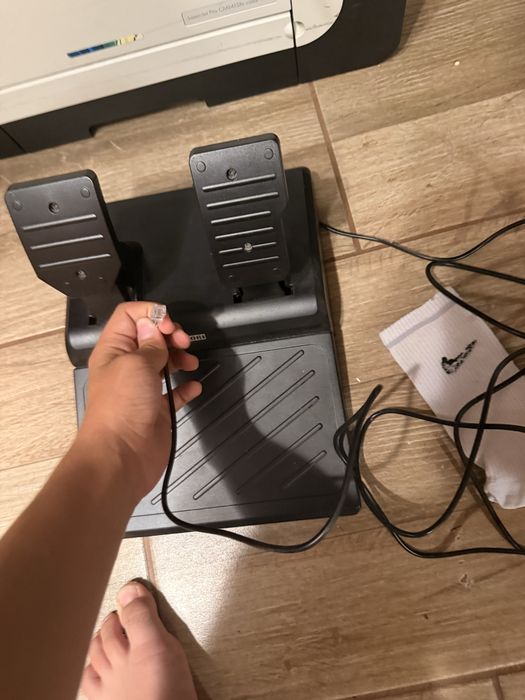 volan de gaming pentru console și PC