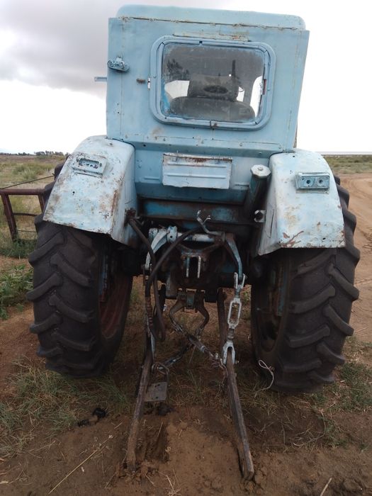 Продам трактор  Б/У