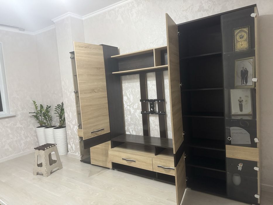 Срочно продается шкаф для гостиной