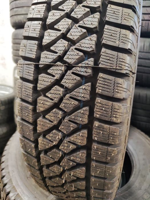 2 бр новизимни  215/75/16 Bridgestone  гуми