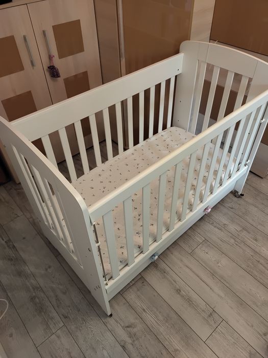 Patut de lemn pentru copii