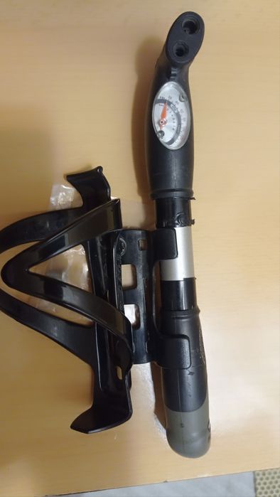 Велонасос с держателем бутылки