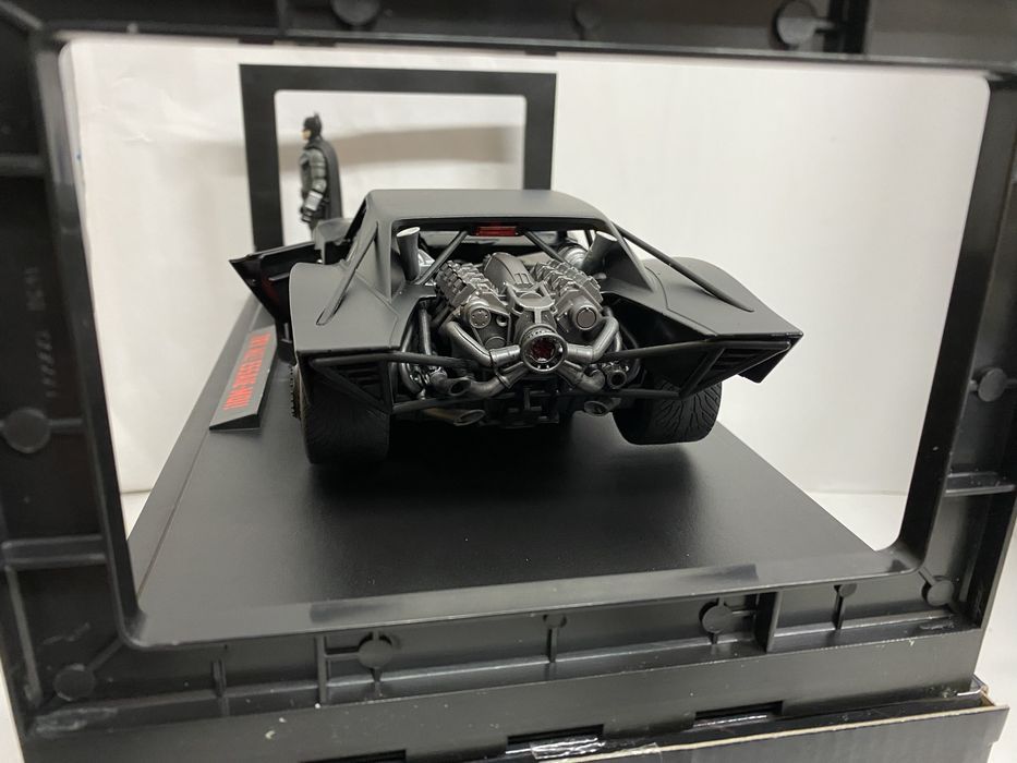 JADA TOYS BATMAN și BATMOBILE machetă auto scara 1:18 ( 30 cm)