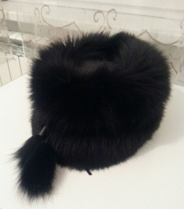 Caciula dama neagra blana naturala cu aplicatii la spate 61,5 cm