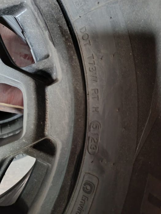 Продам летнюю резину с дисками