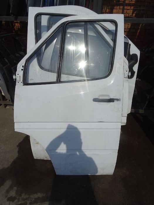Vand Usa Fata Stanga Mercedes Sprinter din 2005 volan pe stanga fara rugina fara lovituri