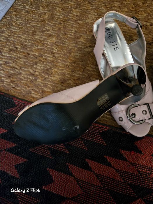 Обувки дамски нови