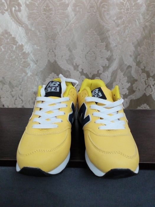 Продам новые кроссовки