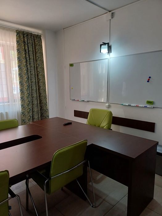 Vând birou/garsonieră