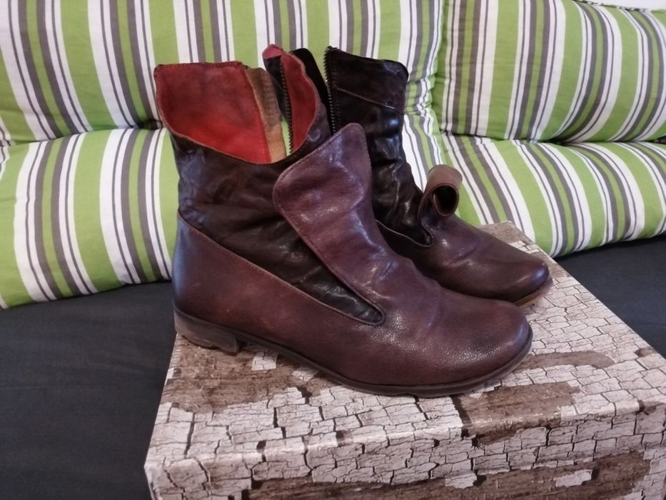 Vând ghete mărimea 38 Designer Angela Vasiliu