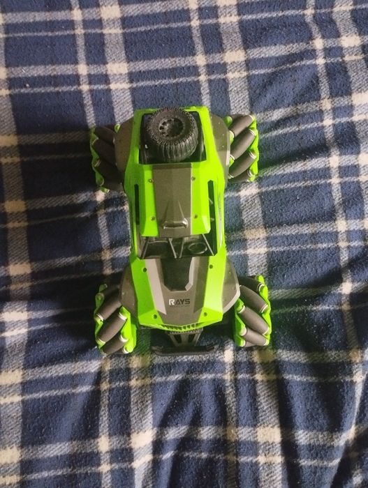 Продам машинку на радиоуправлении