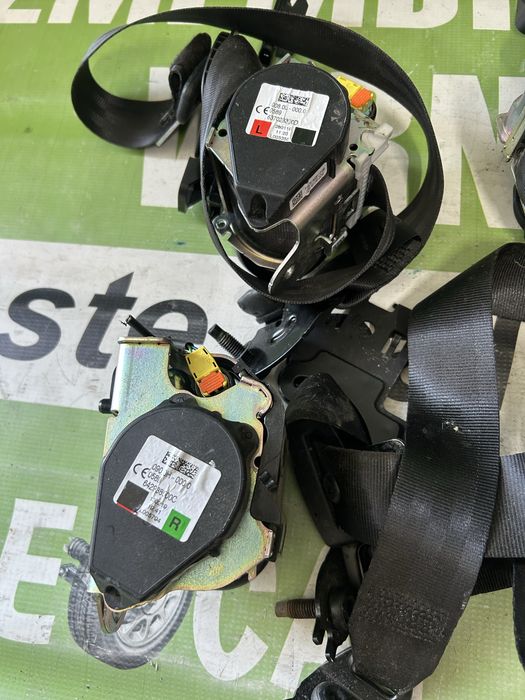 Centuri siguranță stânga și dreapta față Ford Focus 4