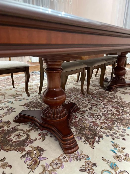 Стол для гостиной