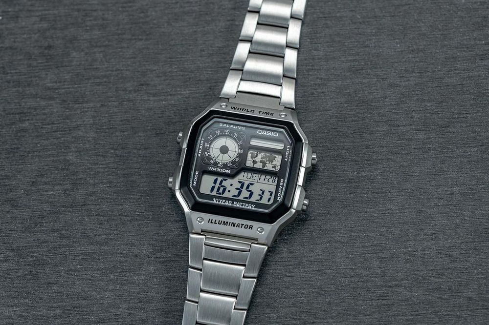 Наручные часы оптом для вашего бизнеса (дизайн Casio) — на металлическ