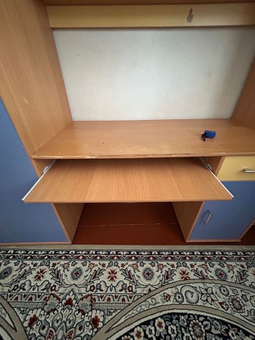 письменный стол со шкафами (стенка).