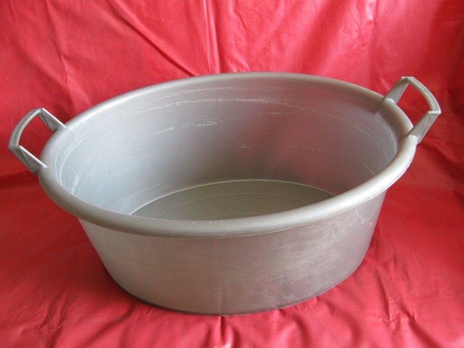 Тазы пластмассовые