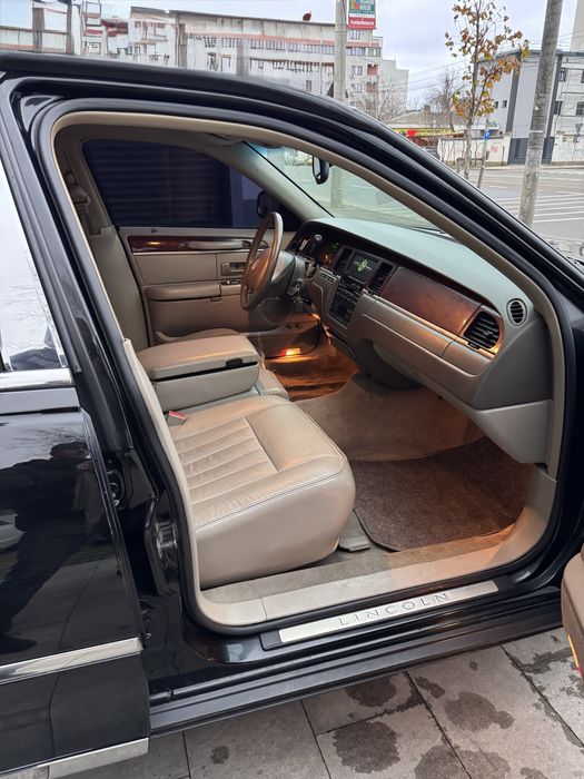 Lincoln Town Car 4.6l V8 242 cp