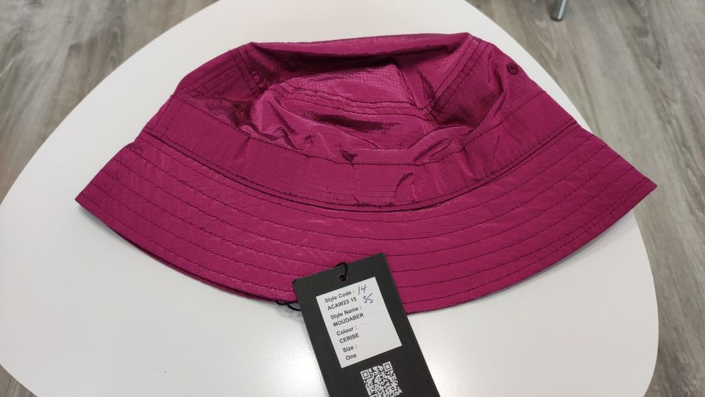 Нова шапка идиотка Weekend Offender