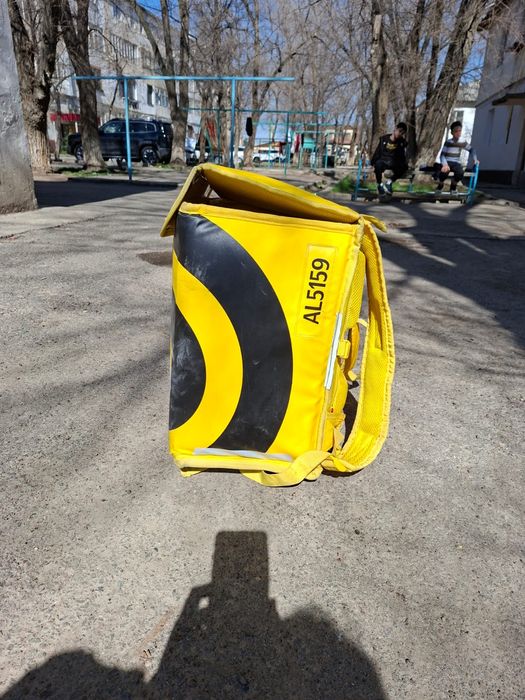 Яндекс-сумка для доставки еды.