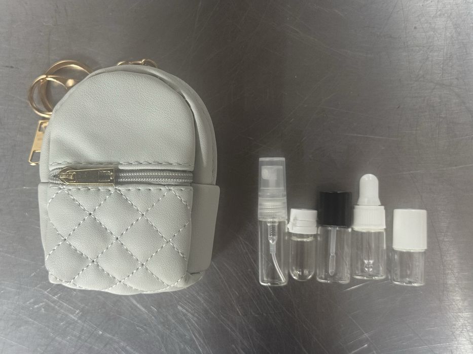 Мини-рюкзак / брелок + дорожный набор