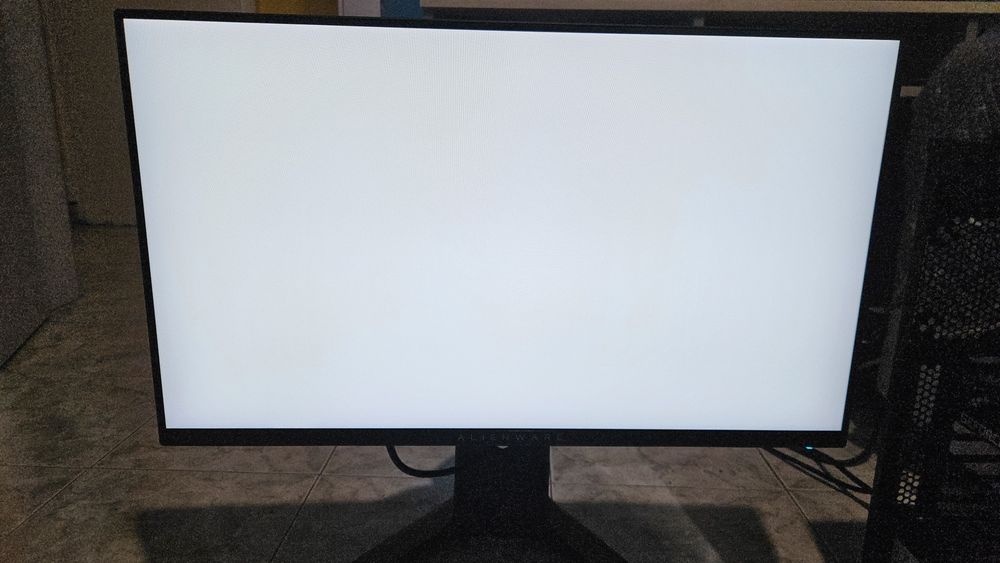 AW2521HF Перфектен монитор ползван две години. 240hz  IPS